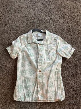 LC Lauren Conrad Cream Short-Sleeve Button-Down with Pale Green Leaf Print